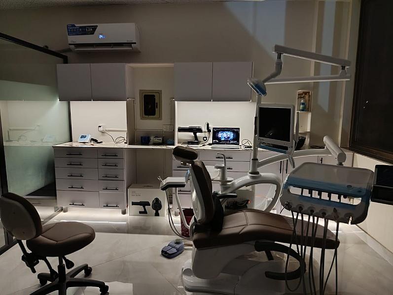 Dental Studio White