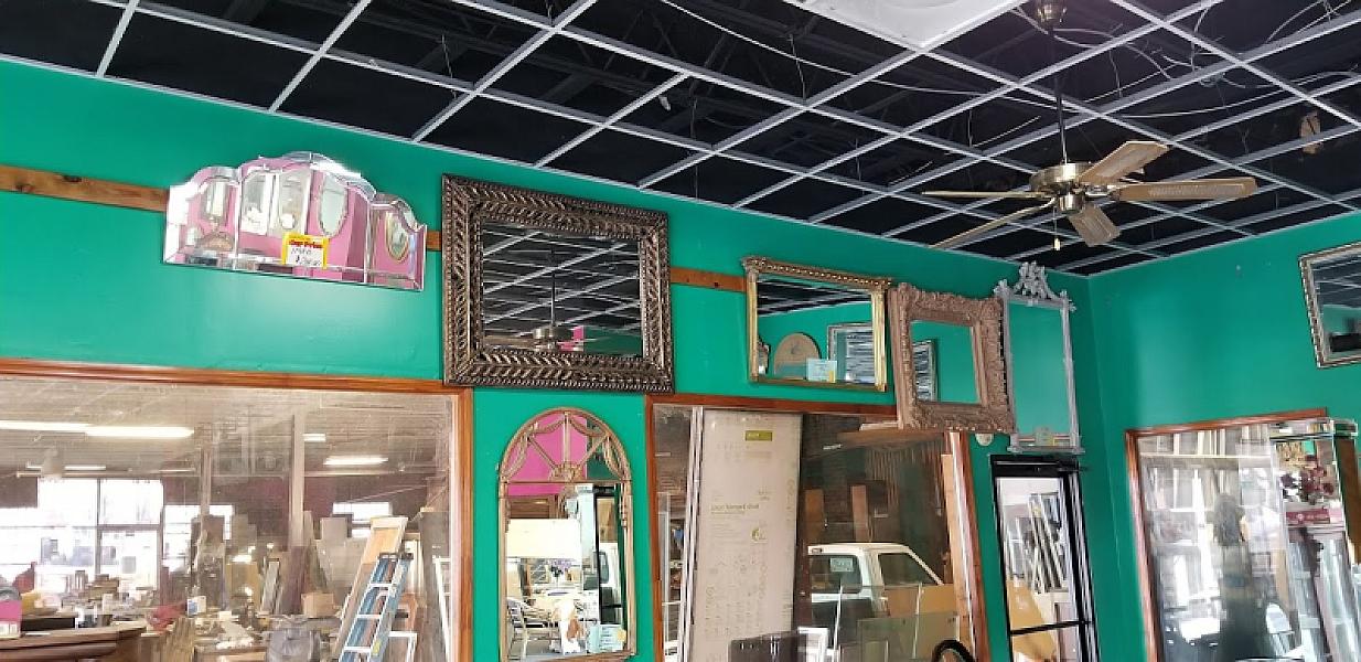 P & E Glass Llc