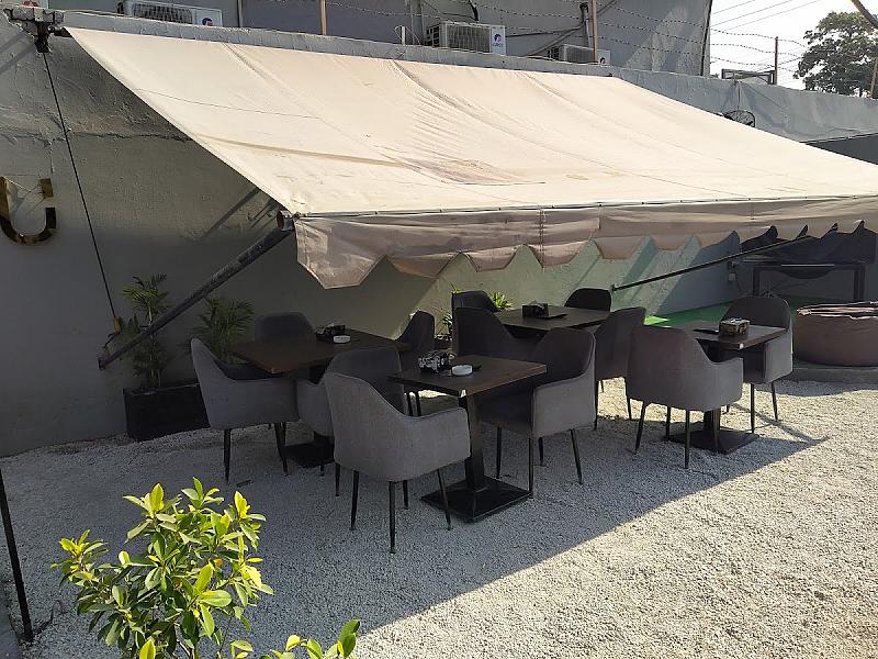 Intimate Cafe
