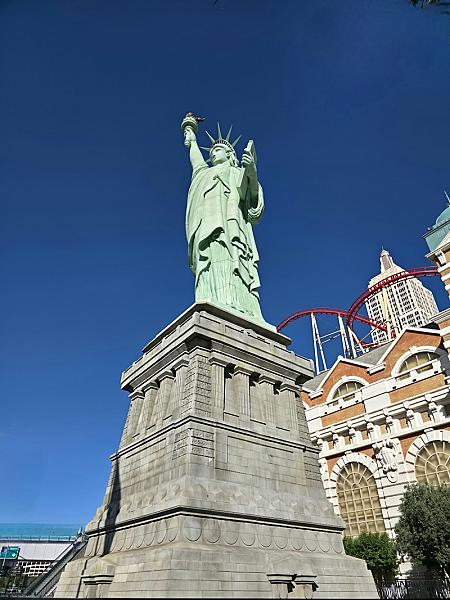 New York New York Race & Sports Book
