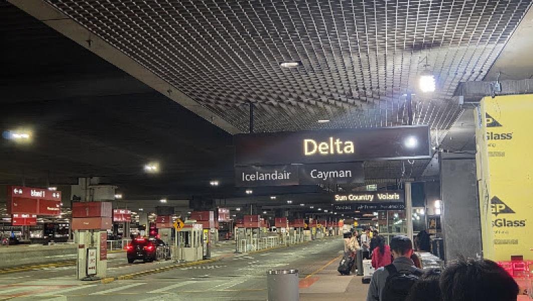 SIXT Car Rental - Denver International Airport (DEN)